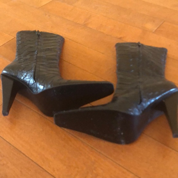 Rare Dolce Vita Black crocodile embossed boots. - Picture 6 of 7
